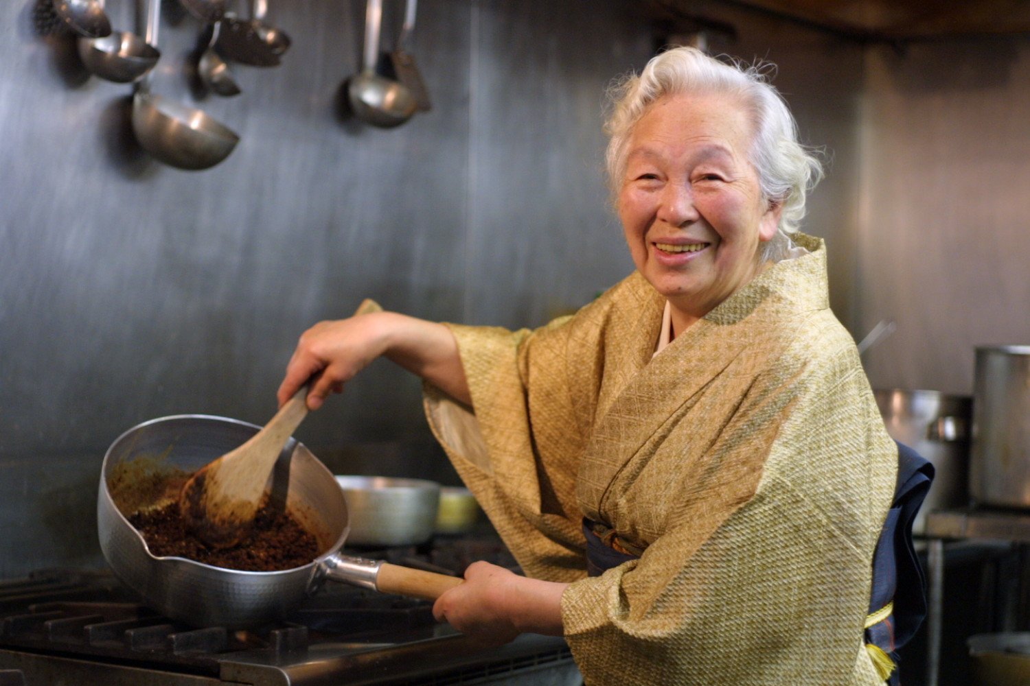 創業者の千葉ウメさん。代表取締役・藤川譲治さんの母 (写真=鎌倉 鉢の木)。