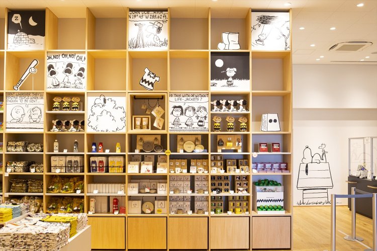 ミュージアム世界そのままのショップ。