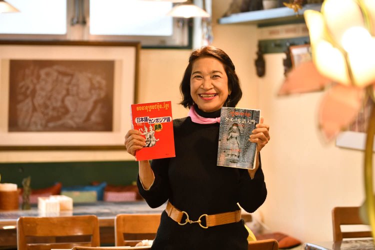 作家として受賞歴もある、オーナーのペン・セタリンさん。