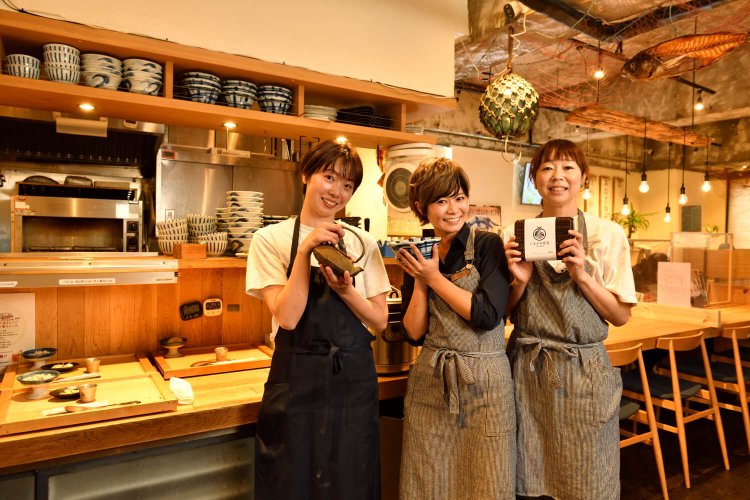 元気な女性陣が出迎えてくれる。