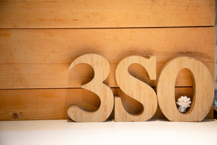 “3種の合わせ味噌のスープ”をキャッチーに表現すべく、数字入りの店名に。