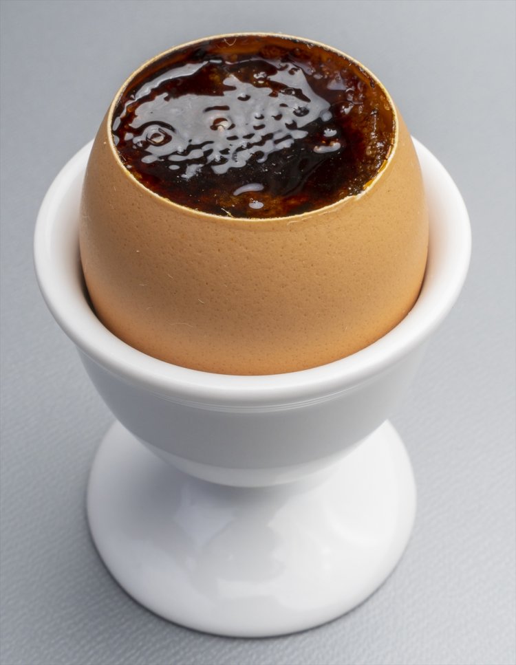 口どけなめらかなクリームブリュレ356円。