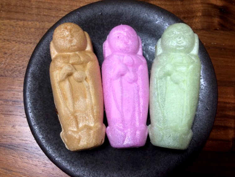 地蔵最中。私は頭から食べました。（2015年）