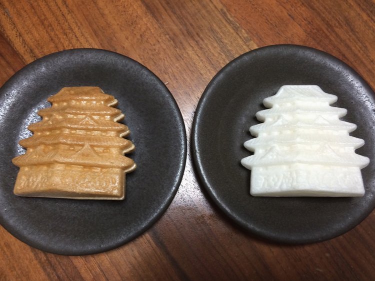 五層もなかの中身。白い方がより姫路城らしい。（2015年）