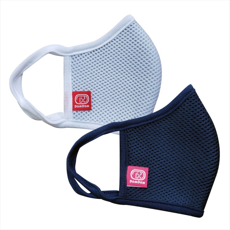 もともと従業員のために作った「ドムドムマスク」は、SNSで火がつき12万枚の大ヒット中。各680円。