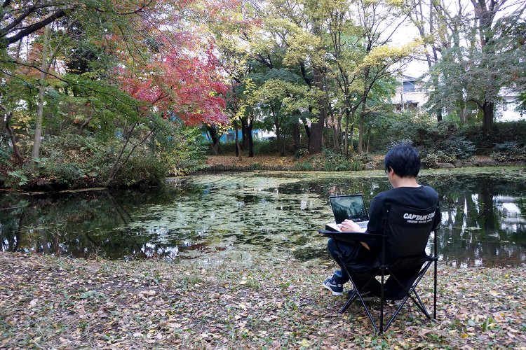 まずは水辺にやってきた。