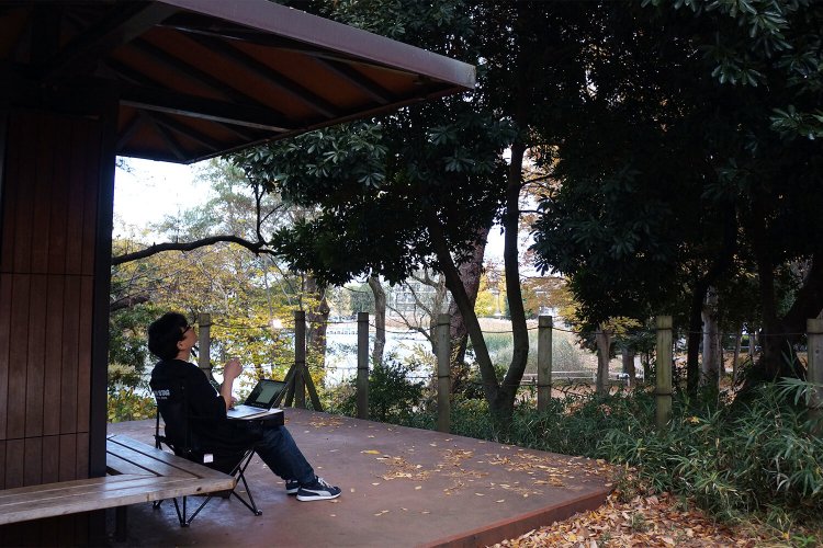 ここは東屋が近く、急な雨に対応可能なのもポイントが高い。