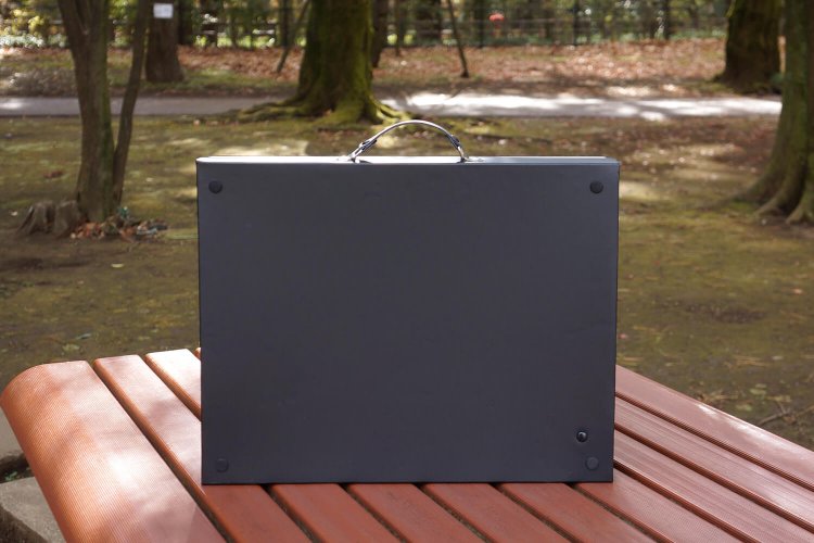 シンプルなデザインのビジネスバッグ？