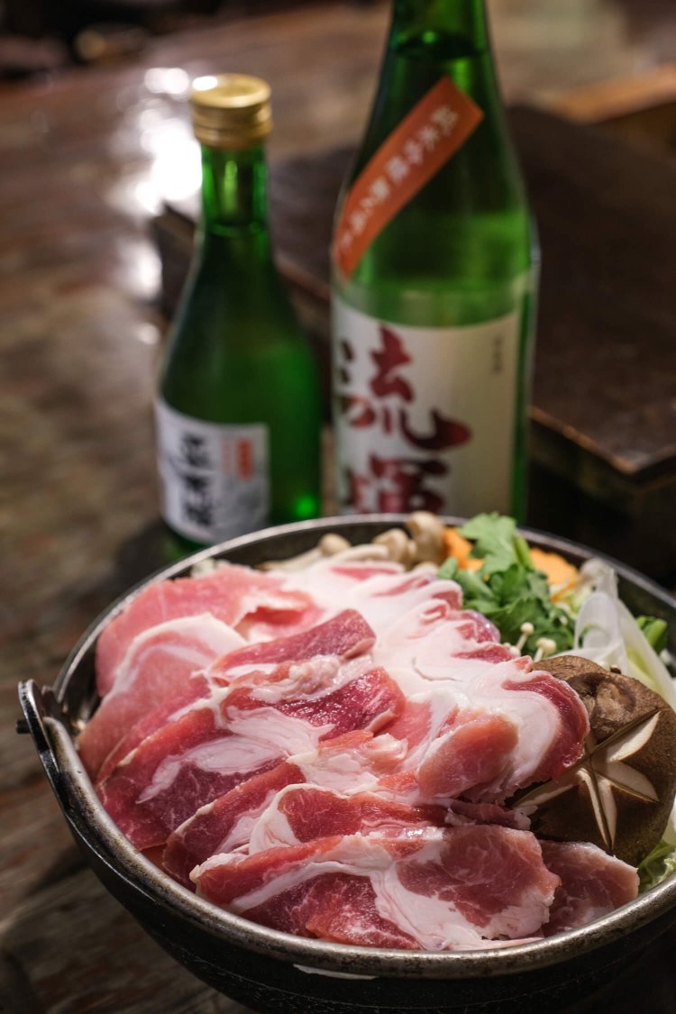 いのぶた鍋2420円〜（写真は小）は10月〜翌3月の限定メニュー。