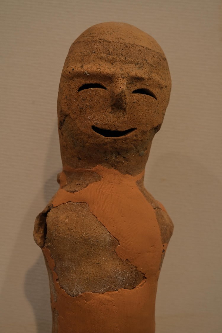 思わずほっこりしてしまう「笑う埴輪」（制作年代は6世紀後半）。