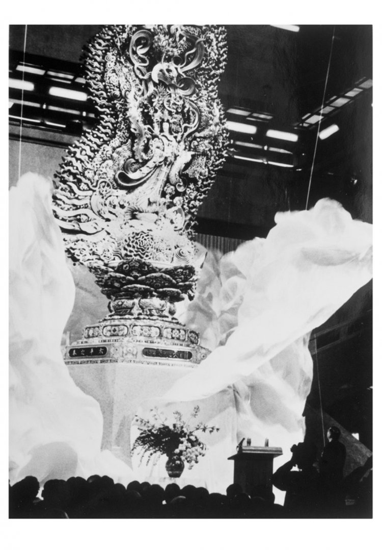 除幕式の様子。（写真提供＝三越）