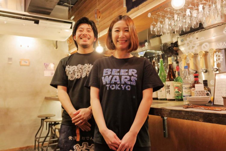 店主の山本恭士さんと奥様の彩香さん。温かな接客も人気の秘密だ。