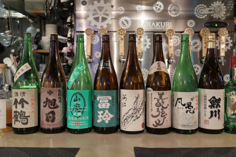 日本酒は燗酒12～13種、冷酒10種を用意。熱燗は1合935円～。