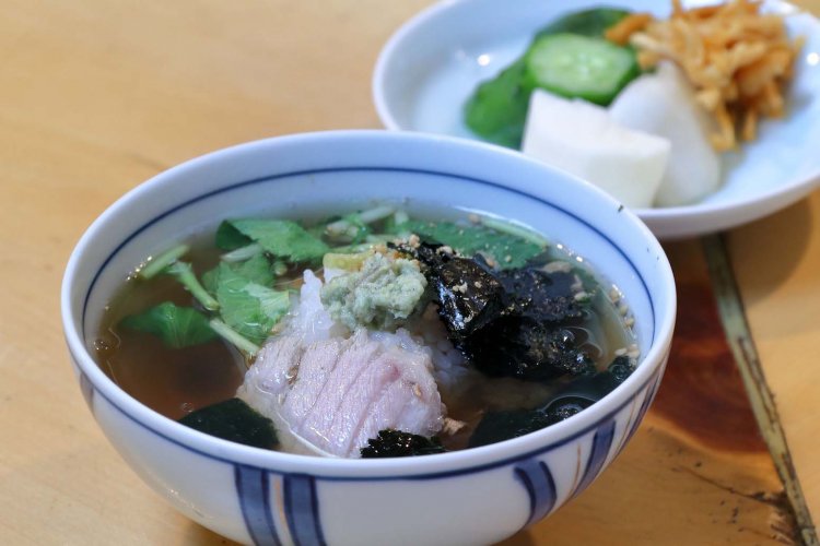 かけめし500円。お新香のぬか漬けも秀逸で、後味がサッパリする。