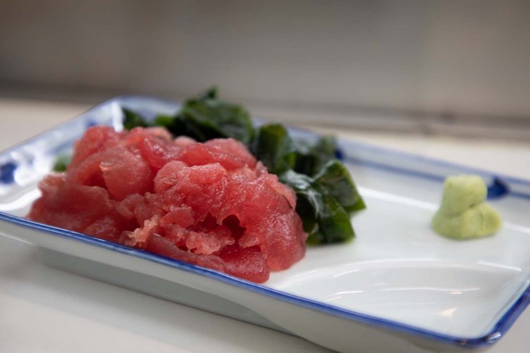 中落ちは単品で450円。刺身定食に追加して、マグロづくしにしても良い。