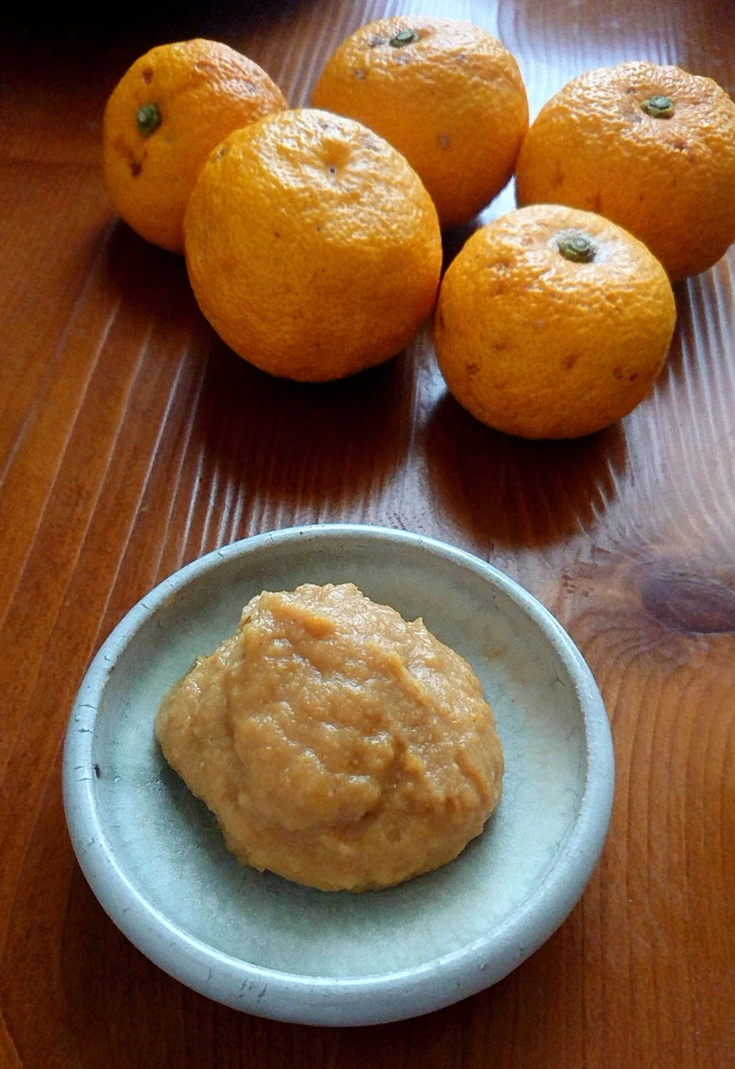 ホタテとレンコンのゆず味噌バターと 白隠正宗 日本酒の居場所を考える 山内聖子の偏愛する日本酒とつまみの話 さんたつ By 散歩の達人