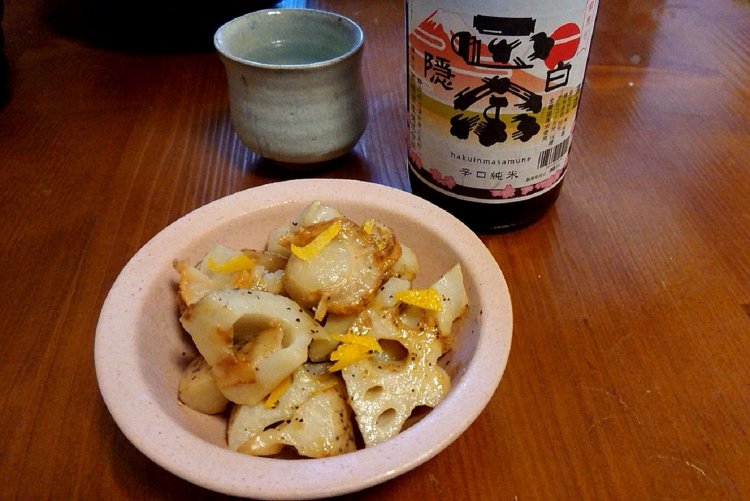 ホタテとレンコンのゆず味噌バターと「白隠正宗」〜日本酒の居場所を考える〜【山内聖子の偏愛する日本酒とつまみの話】