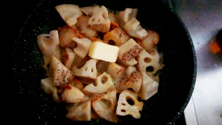 バターを入れる