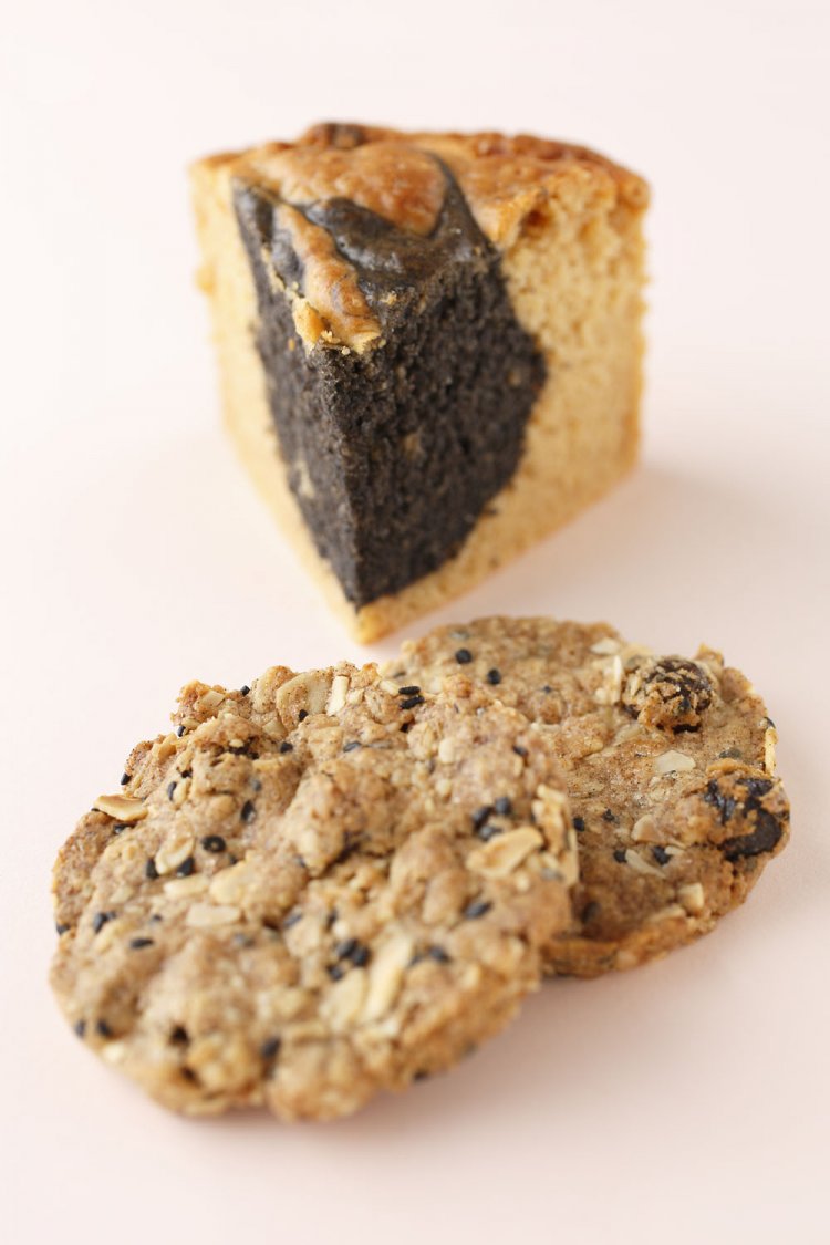 マーブルごまきなこケーキとオートミールざくざくクッキー。