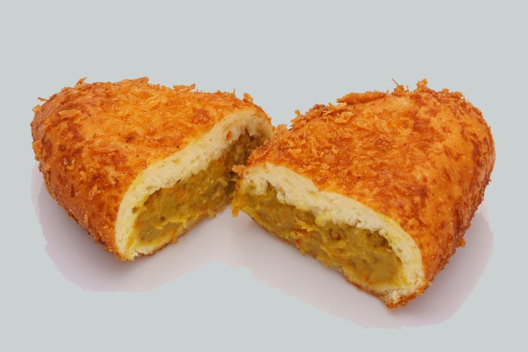 元祖カレーパン238円。辛口は248円。