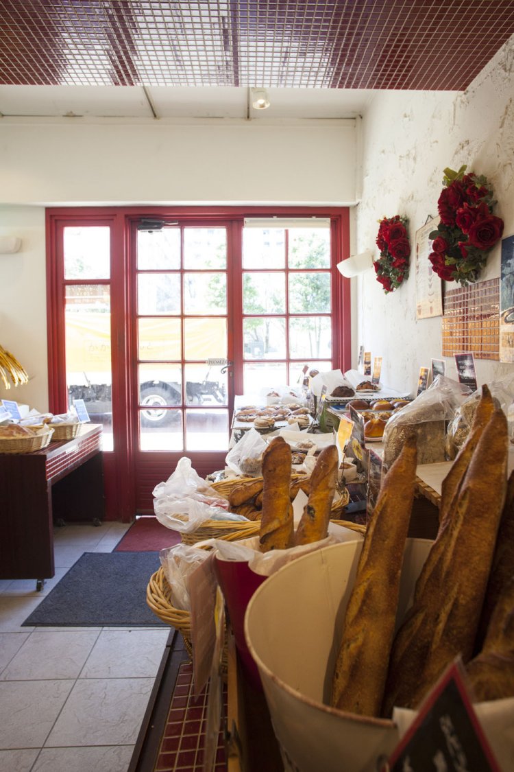 長時間発酵により旨味を引き出した人気のバゲットなど、ハード系が充実。