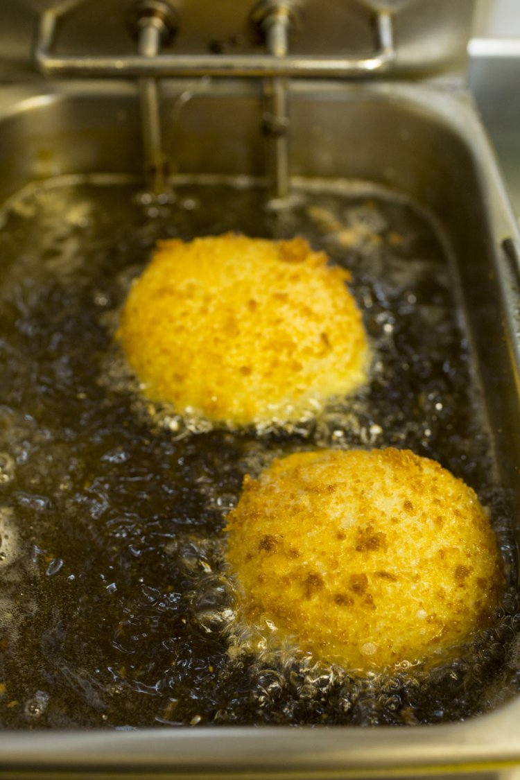 注文を受けてから揚げる。