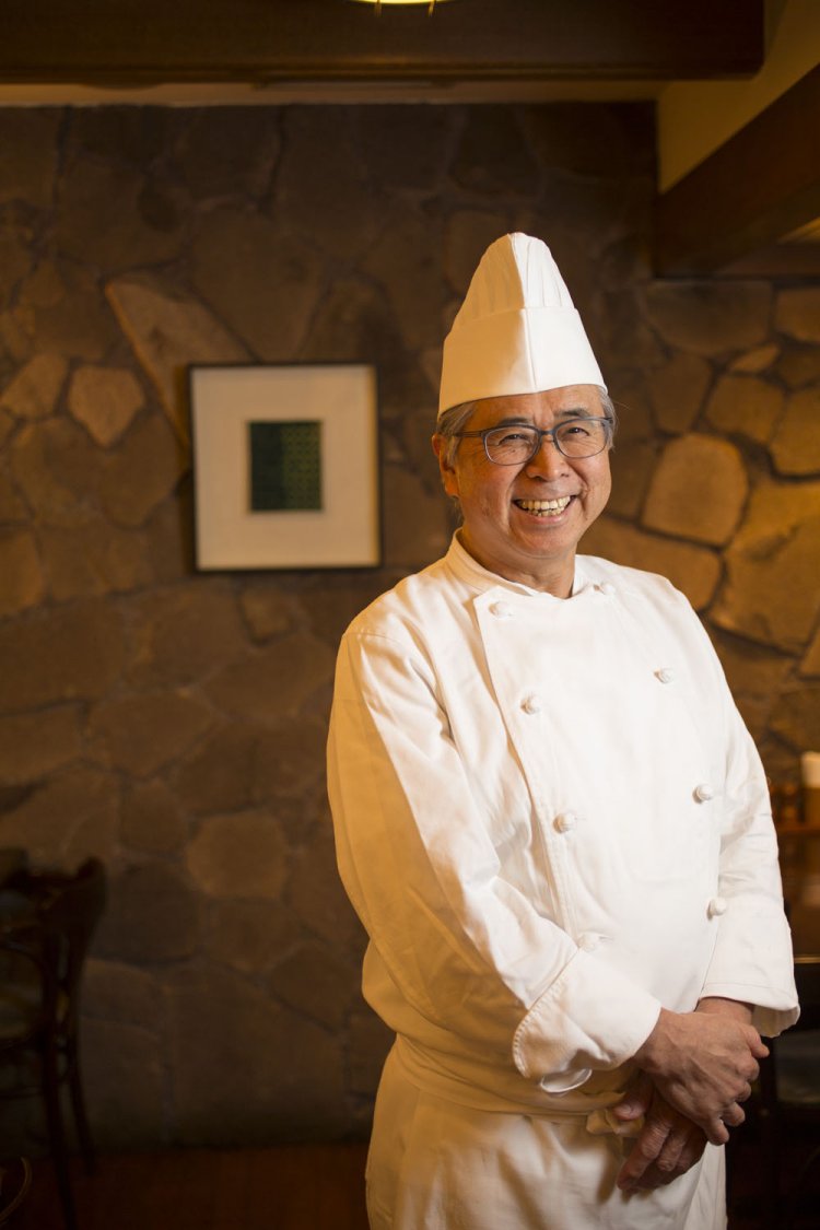 山形さんは子どもの頃から厨房に入り、先代を手伝っていたという。