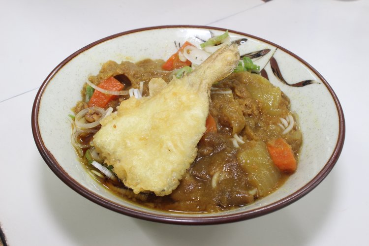 カレーそば330円。