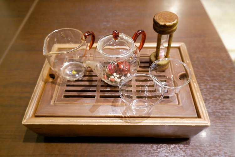 美的茶968円。薔薇烏龍茶にクコの実、ナツメ、ハト麦をブレンドし、美容をサポート。