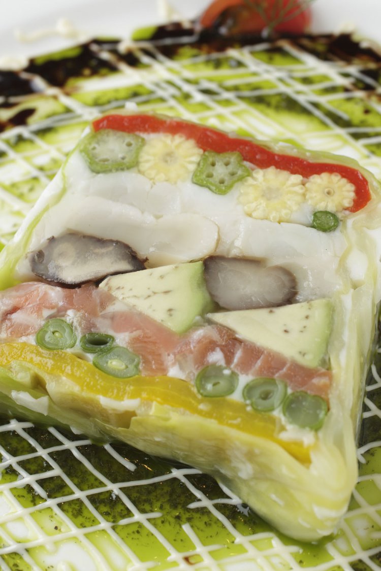 アナゴとエビと野菜のテリーヌ1700円。