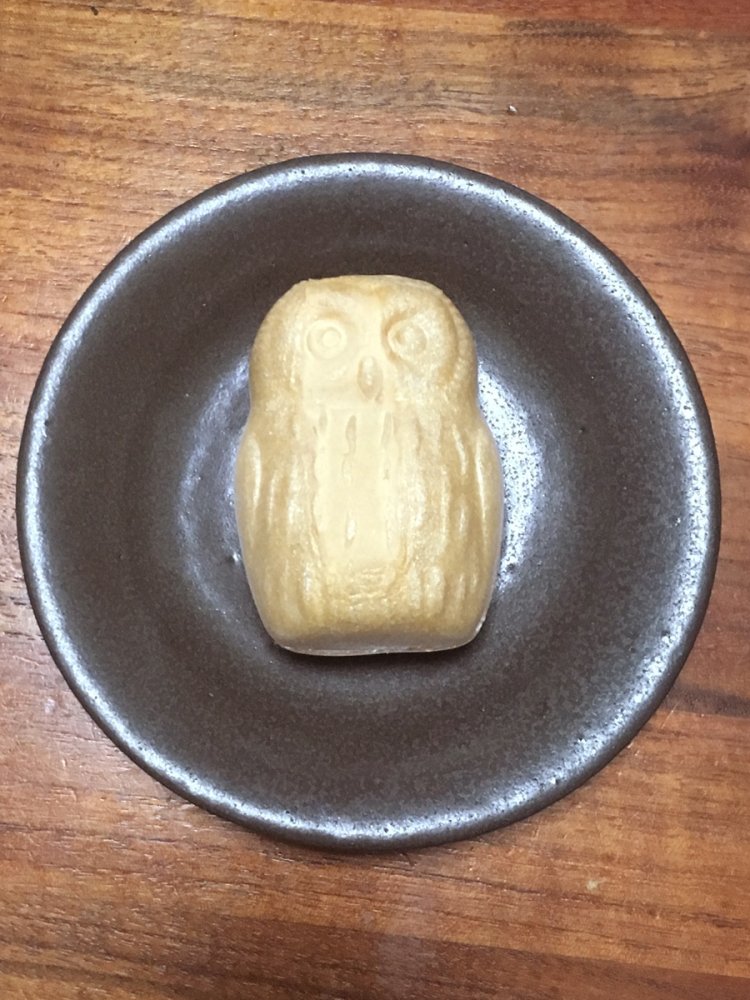 池袋の「ふくろう最中」。（丸佐東京園／2018年）