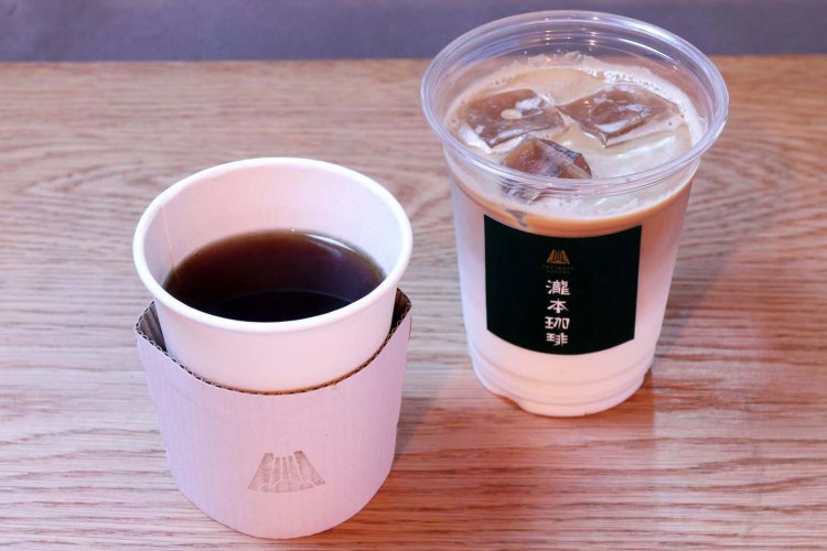 苦みの中にほのかな甘味がある瀧本珈琲ブレンド270円とカフェラテ340円。