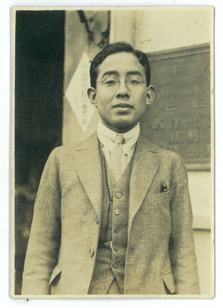 1920年、柴田文次は19歳でコーヒー商「木村商店」を創業。写真は4年後、23歳の時に撮影したもの。