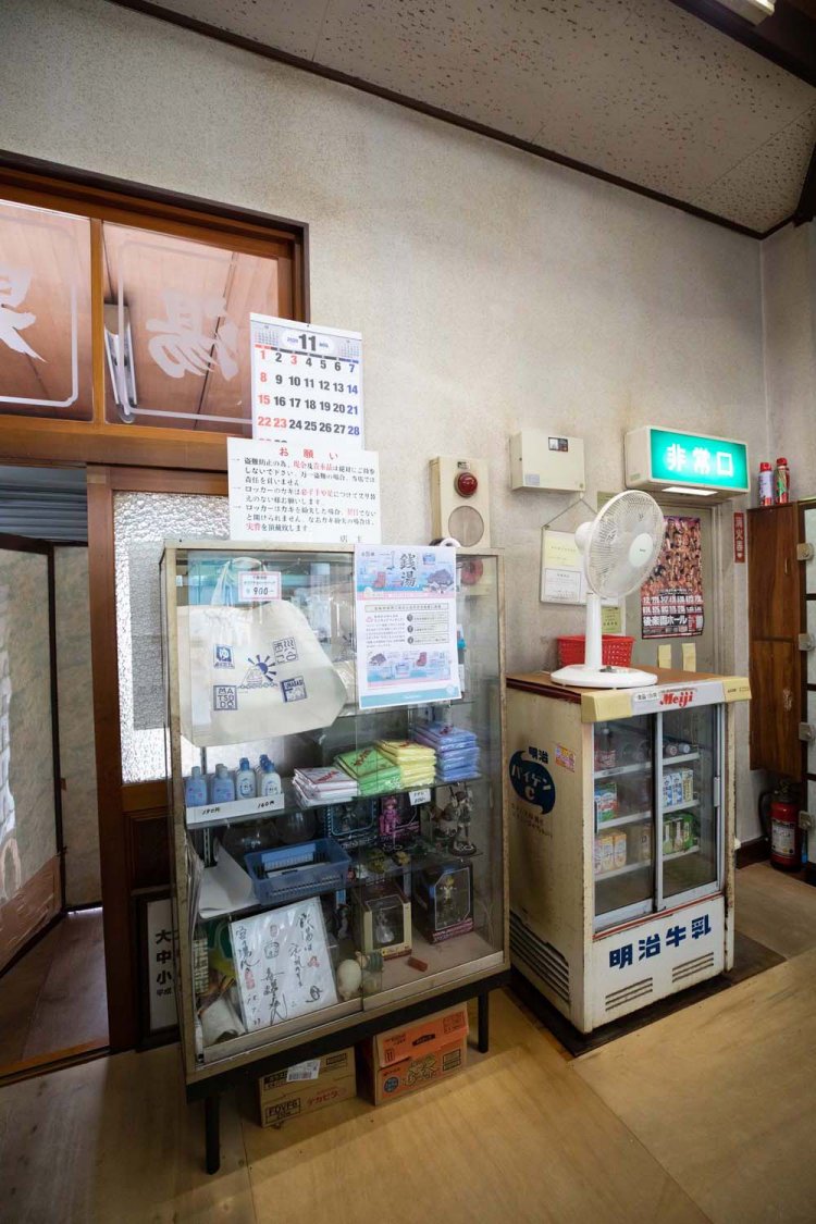 タオルは一つ250円。ドリンクは紙パックもペットボトルも130円。