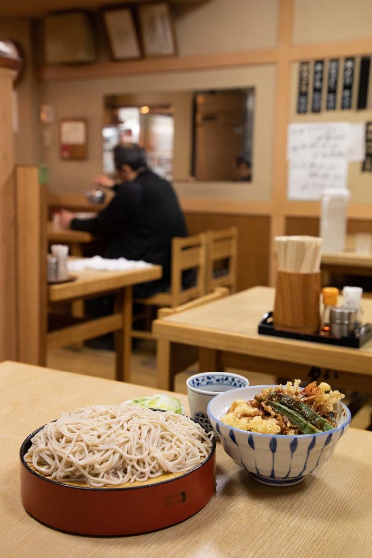 そばと天丼の玉芳セット。麺は通常の1.2倍とも思える量。