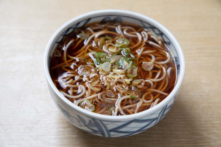 温かいかけ蕎麦は単品で480円。