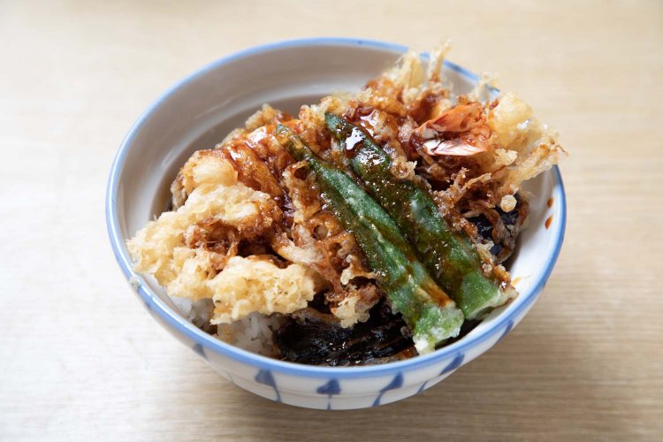 天丼は単品で850円。セットよりも海老は1本多くなる。