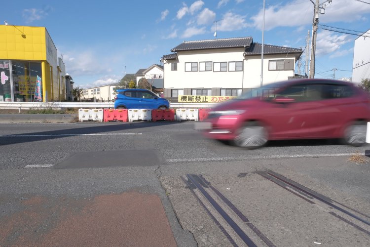 線路が元どおりに2本となり、国道16号線へと埋もれていく。