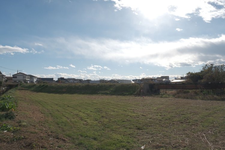 現役だったらここは撮影地になるだろうなと思いながらシャッターを切る。逆光だけど……。