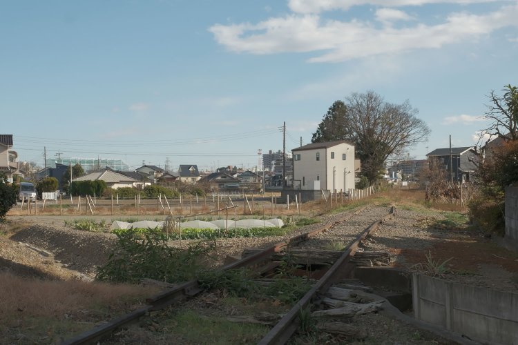 よく見るとレールは切断されたり広がったりしている。