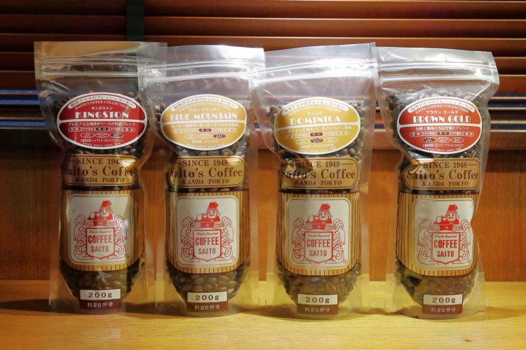 ブラウンゴールド（200ｇ）700円、ブルーマウンテンNo.1（200ｇ）3600円など。豆は200ｇから販売。