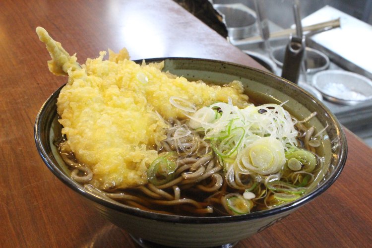 アジ天そば400円は立派な姿。