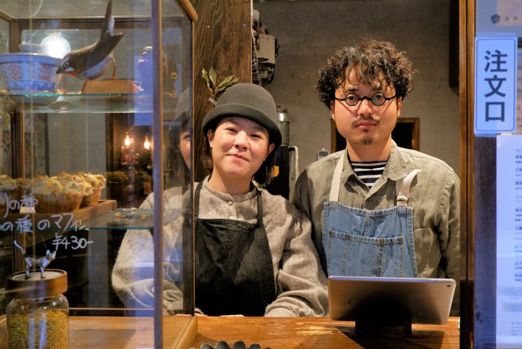 オーナーの李さん夫婦。