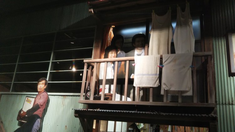 朝日印刷所2階の寮。歌ったり、泣いたり、笑ったり、怒ったり、故郷を思ったり…。青春の匂いがしますね～。（「葛飾柴又寅さん記念館」）