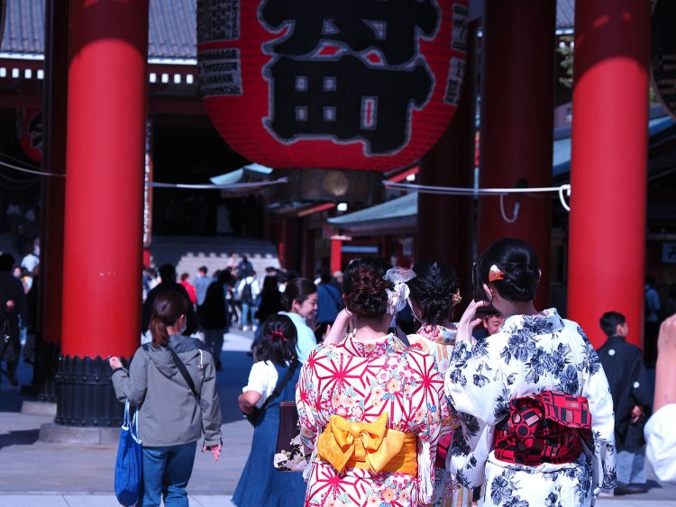 浅草寺宝蔵門。