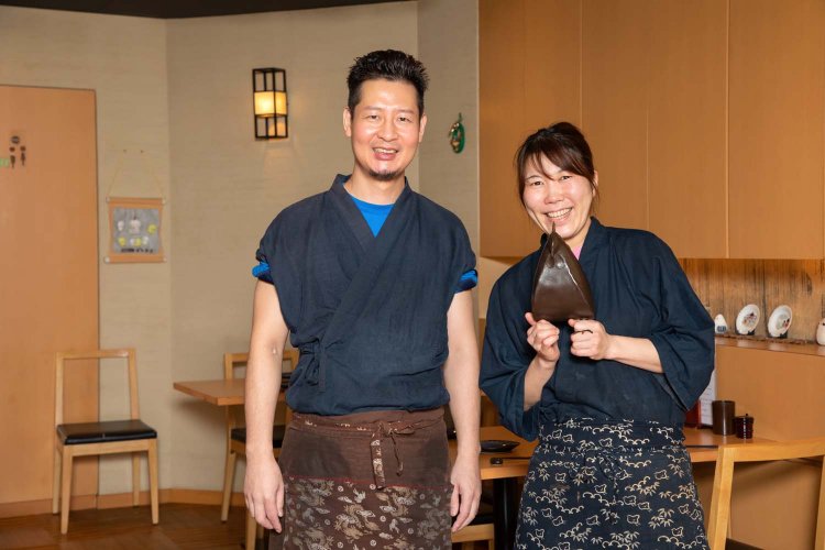 店主の日向将臣さんと奥様の沙織さん。