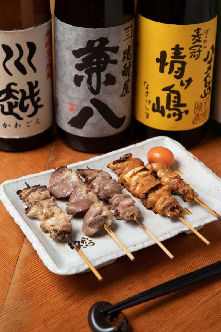 左から芋焼酎・川越650円、麦焼酎・兼八750円、麦冠 情け島680円。