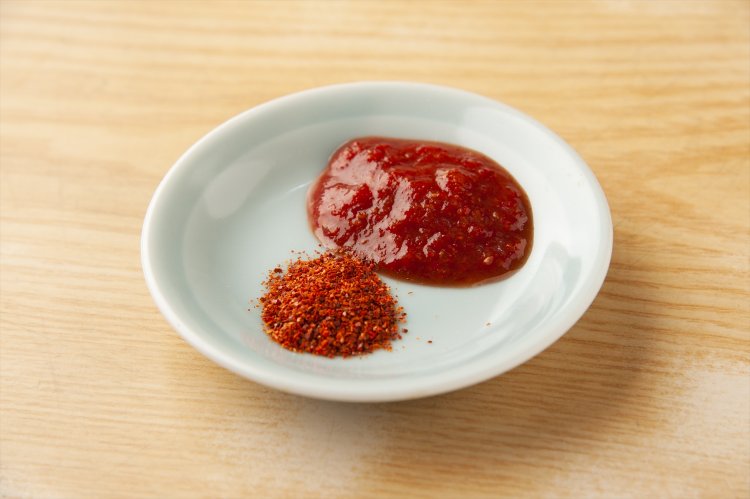 〈 ピリ辛ポイント 〉四川産の豆板醤（トウバンジャン）と唐辛子が辛味の決め手。香味油として使っている自家製ラー油も風味を後押ししている。