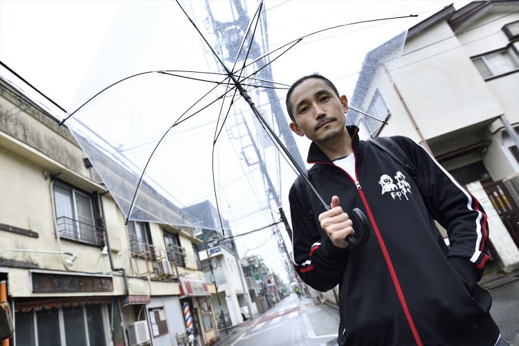 三鷹で初めて暮らしたアパートが残る仲町通り商店街。井の頭公園にもほど近く、のどかな雰囲気。