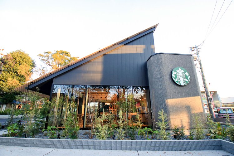2020年11月24日、「珈琲館 くすの樹」（1979～2019年）跡地に開店したスターバックス。